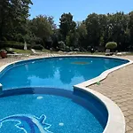 Marillian Золотые Пески